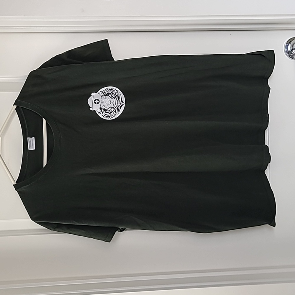 Hunter Green Leo nurse t-shirt 🖤